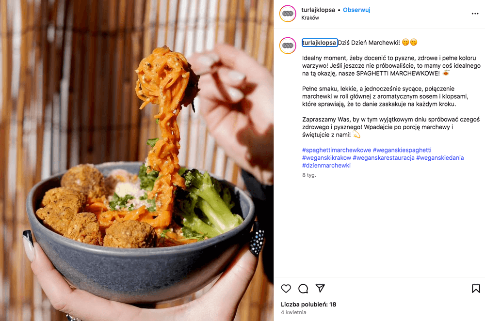 wegetariańskie restauracje kraków - spaghetti marchewkowe z klopsami warzywnymi w Turlaj Klopsa 