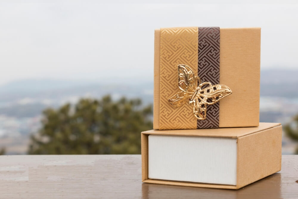 jak przechowywać biżuterię w stylowym pudełku